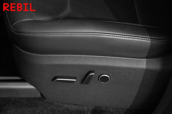 Tesla Model Y 21 of 27