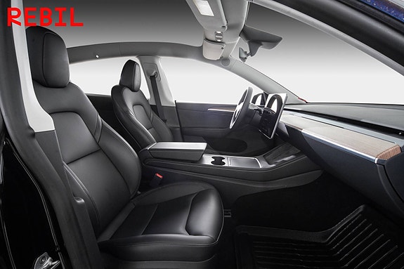 Tesla Model Y 23 of 27
