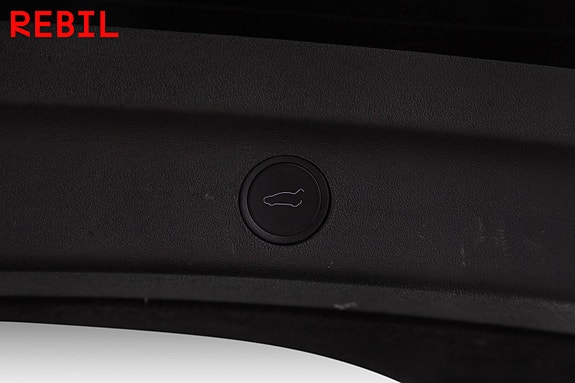 Tesla Model Y 26 of 27