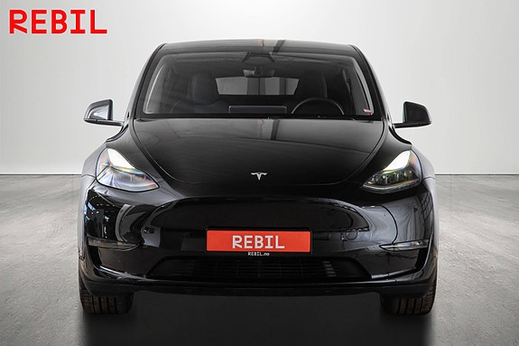 Tesla Model Y 3 of 27