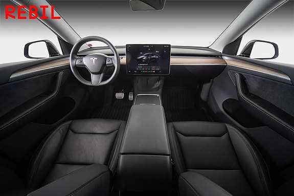 Tesla Model Y 11 of 27