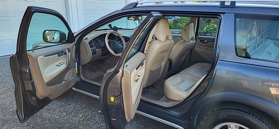 Volvo XC70 5 of 17