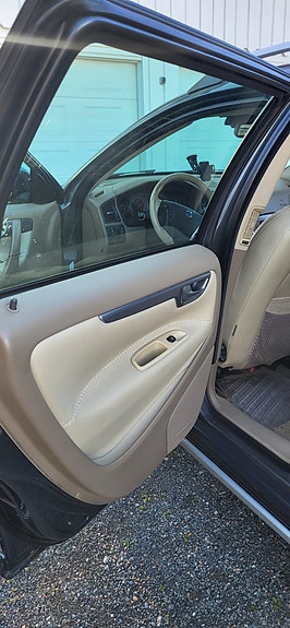 Volvo XC70 8 of 17