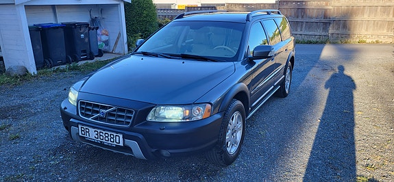 Volvo XC70 2 of 17