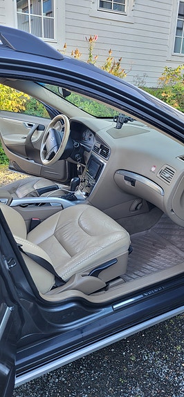 Volvo XC70 9 of 17