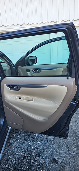 Volvo XC70 11 of 17