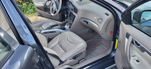 Volvo XC70 7 of 17
