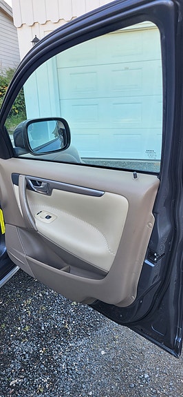 Volvo XC70 10 of 17