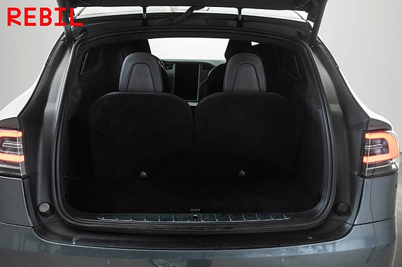 Tesla Model X 24 of 30
