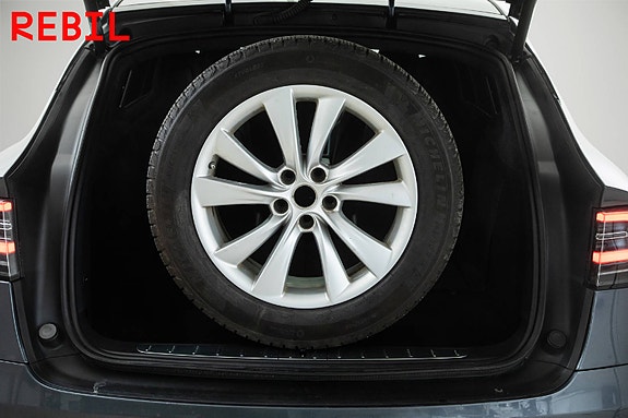 Tesla Model X 26 of 30