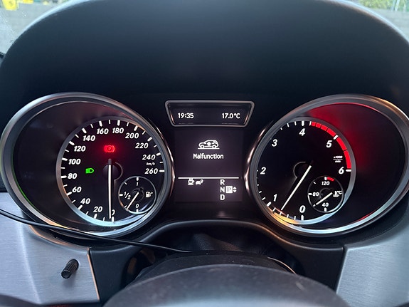 Mercedes-Benz ML350 11 of 15