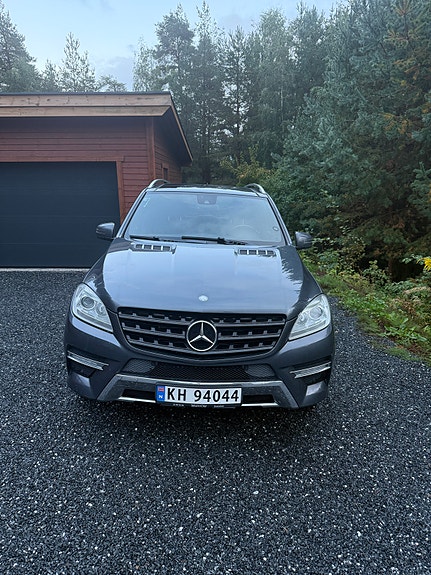 Mercedes-Benz ML350 2 of 15