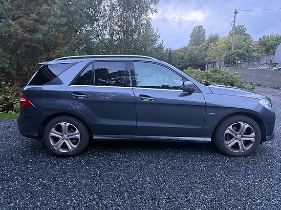 Mercedes-Benz ML350 13 of 15