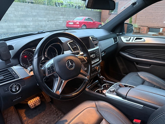 Mercedes-Benz ML350 5 of 15