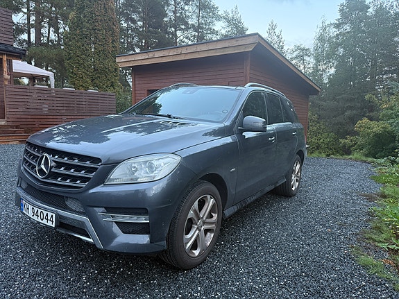 Mercedes-Benz ML350 3 of 15