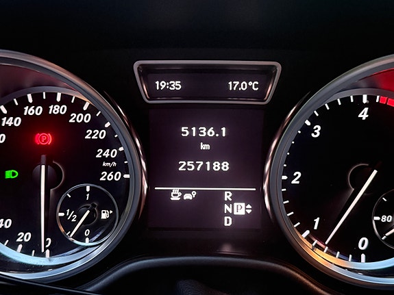 Mercedes-Benz ML350 14 of 15