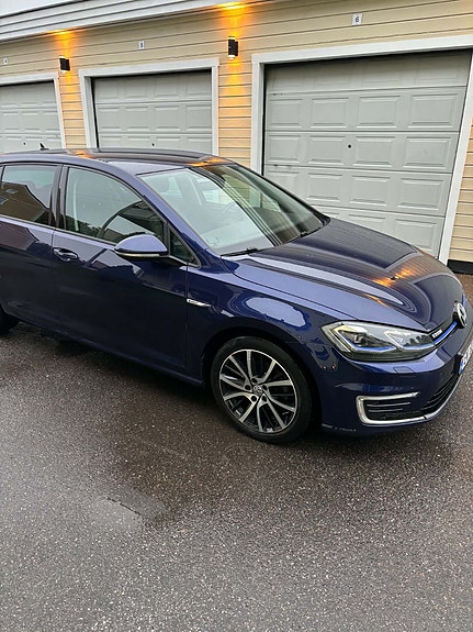Volkswagen e-Golf VII 5 of 12
