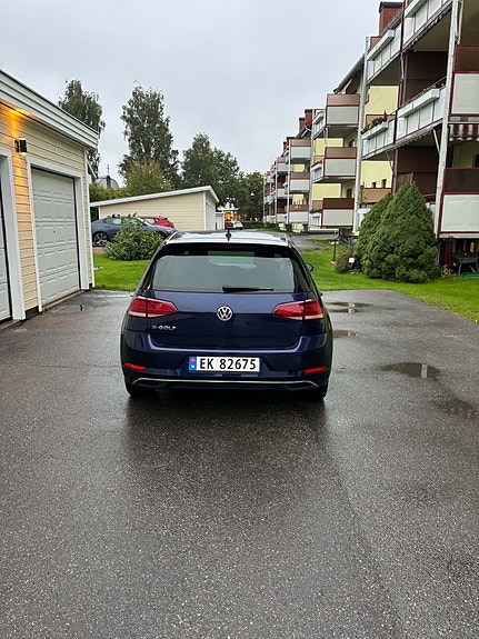 Volkswagen e-Golf VII 7 of 12