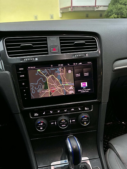 Volkswagen e-Golf VII 10 of 12