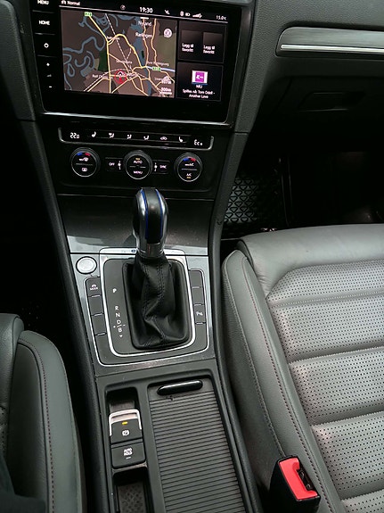Volkswagen e-Golf VII 9 of 12