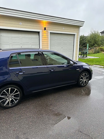 Volkswagen e-Golf VII 2 of 12
