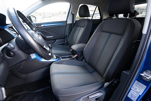 Volkswagen T-Roc 11 of 30