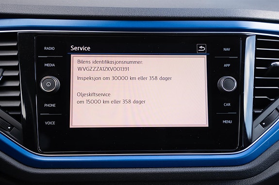 Volkswagen T-Roc 27 of 30