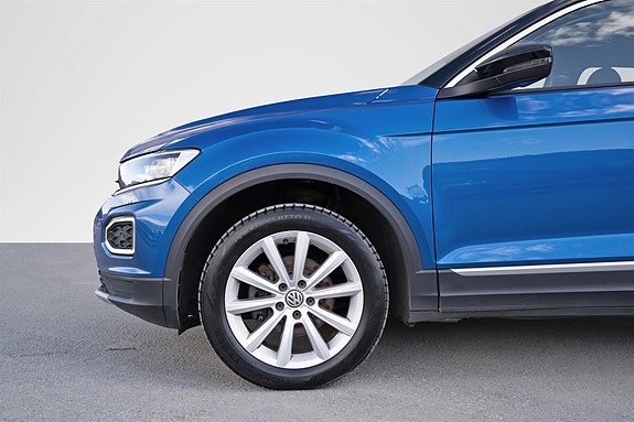Volkswagen T-Roc 10 of 30
