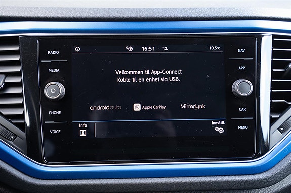 Volkswagen T-Roc 25 of 30