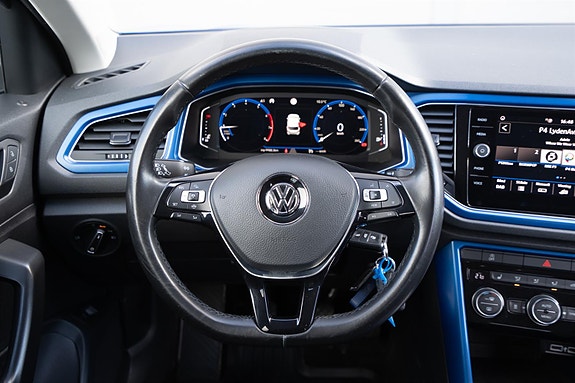 Volkswagen T-Roc 16 of 30