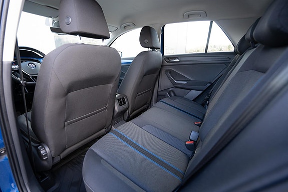 Volkswagen T-Roc 29 of 30
