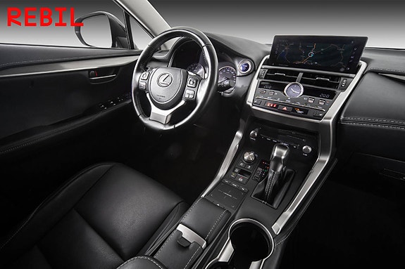 Lexus NX300h 14 of 26