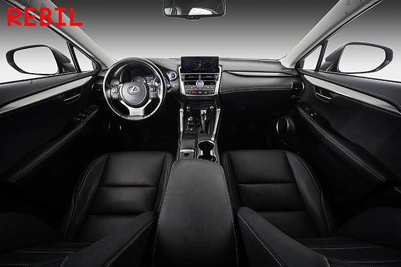 Lexus NX300h 11 of 26