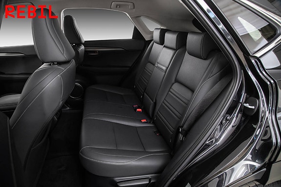 Lexus NX300h 10 of 26