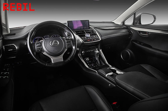 Lexus NX300h 9 of 26