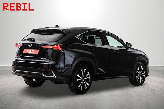 Lexus NX300h 7 of 26