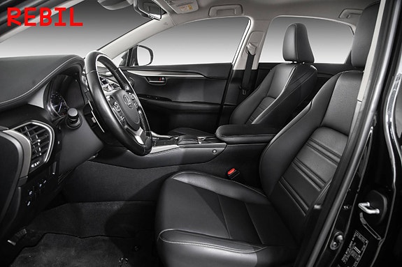 Lexus NX300h 8 of 26