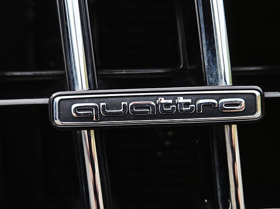 Audi Q5 2 of 24