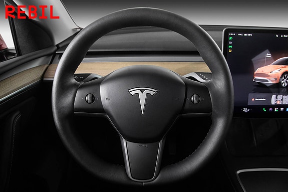 Tesla Model Y 12 of 26