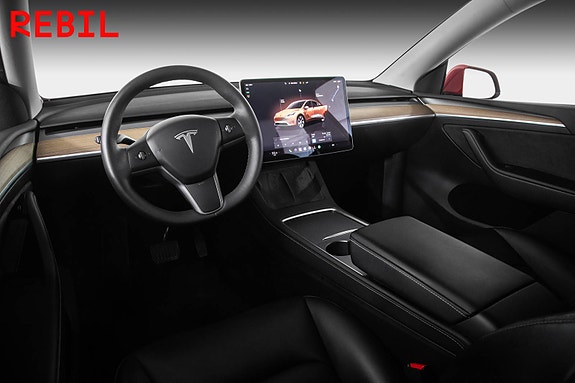 Tesla Model Y 9 of 26