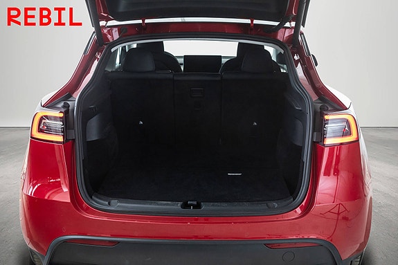 Tesla Model Y 24 of 26