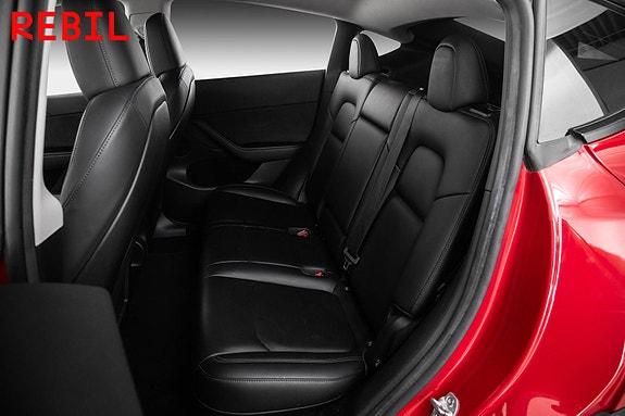 Tesla Model Y 10 of 26