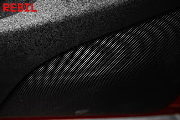 Tesla Model Y 20 of 26