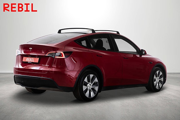 Tesla Model Y 7 of 26
