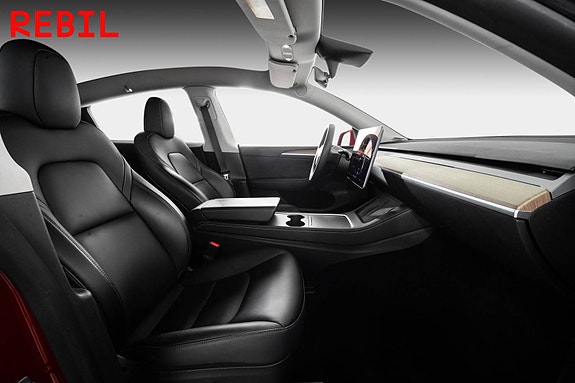 Tesla Model Y 23 of 26