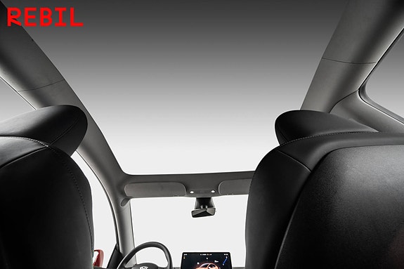 Tesla Model Y 22 of 26