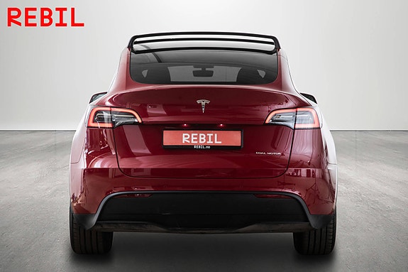 Tesla Model Y 6 of 26