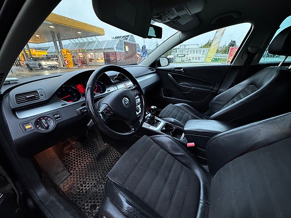 Volkswagen Passat 7 of 30