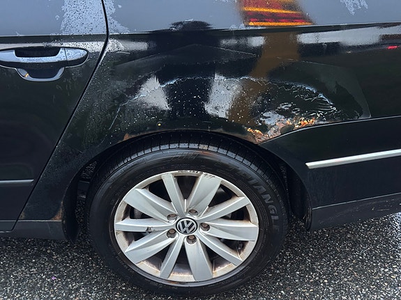 Volkswagen Passat 18 of 30