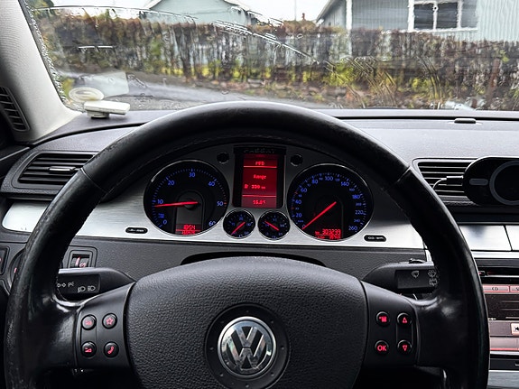 Volkswagen Passat 4 of 30